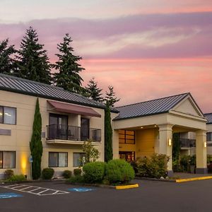 Best Western Plus Plaza By The Green